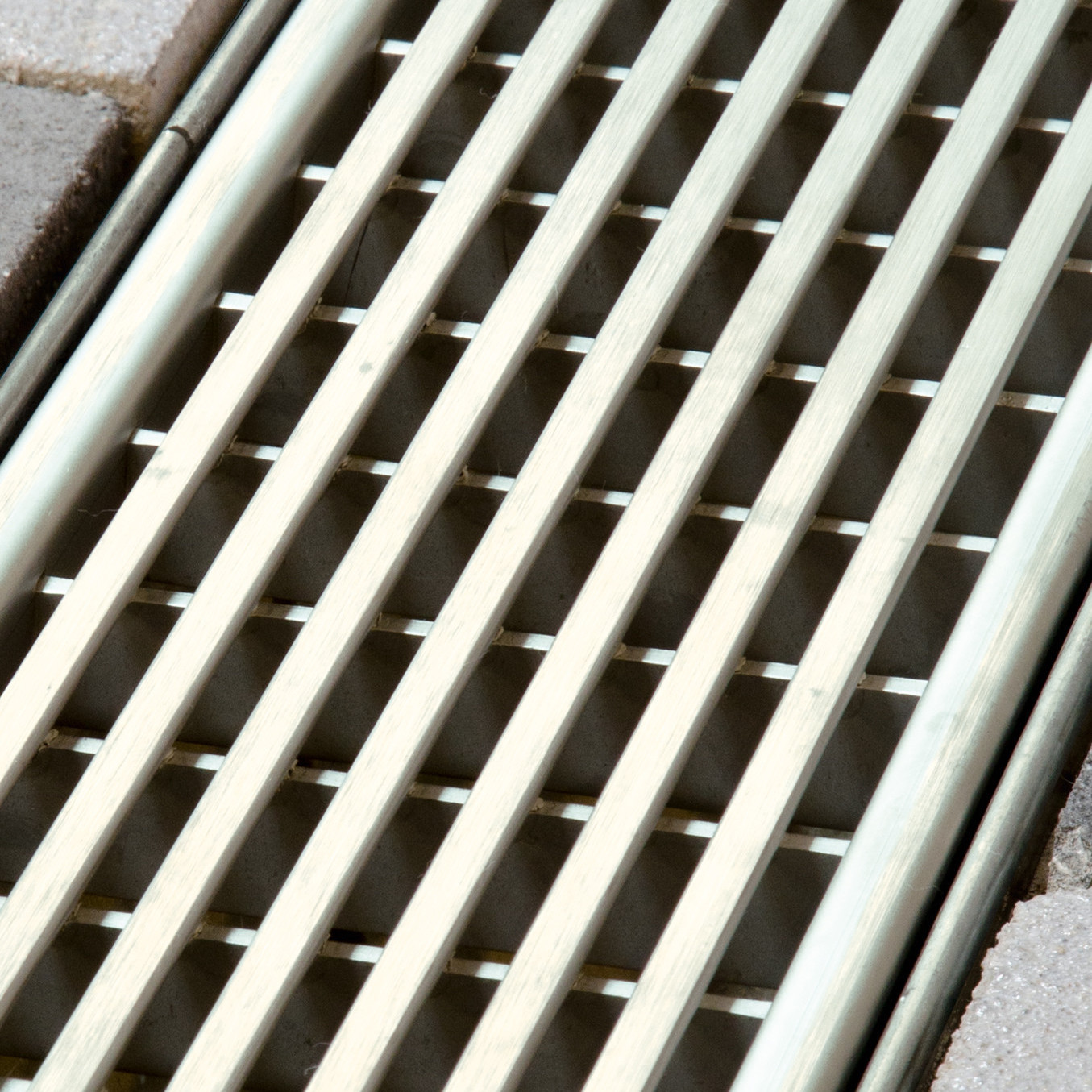 ACO Multiline NX, picture of galvanized grate